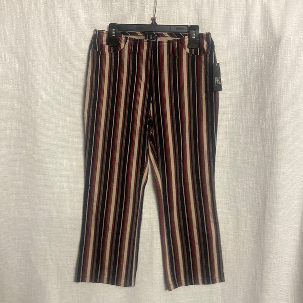 Red and black and tan striped size 6 caprice